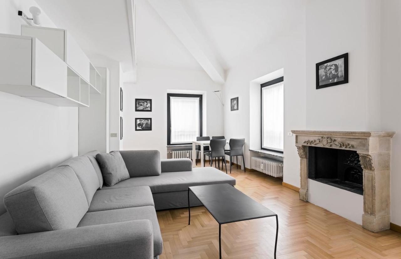 Living Brera, A Unique Experience - Vicolo Fiori Apartment Milan Luaran gambar