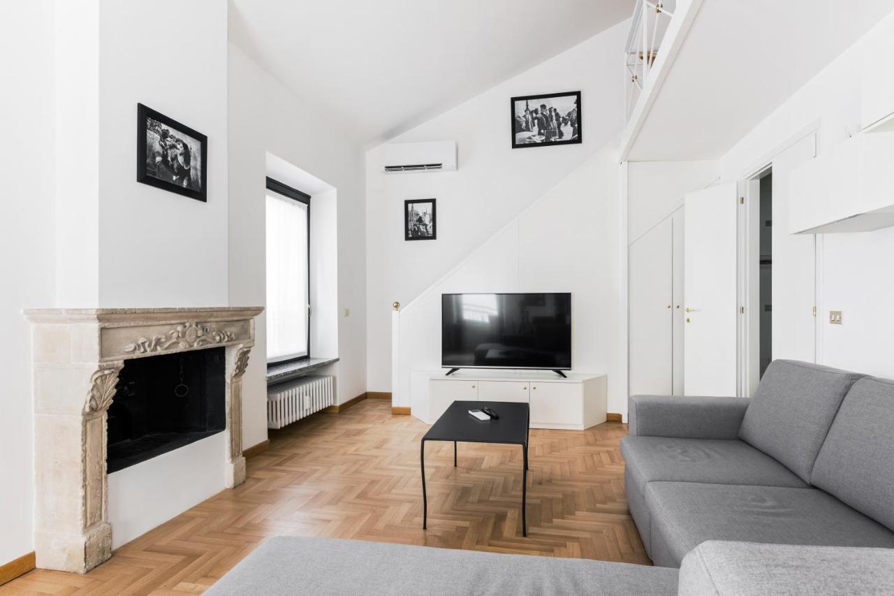 Living Brera, A Unique Experience - Vicolo Fiori Apartment Milan Luaran gambar