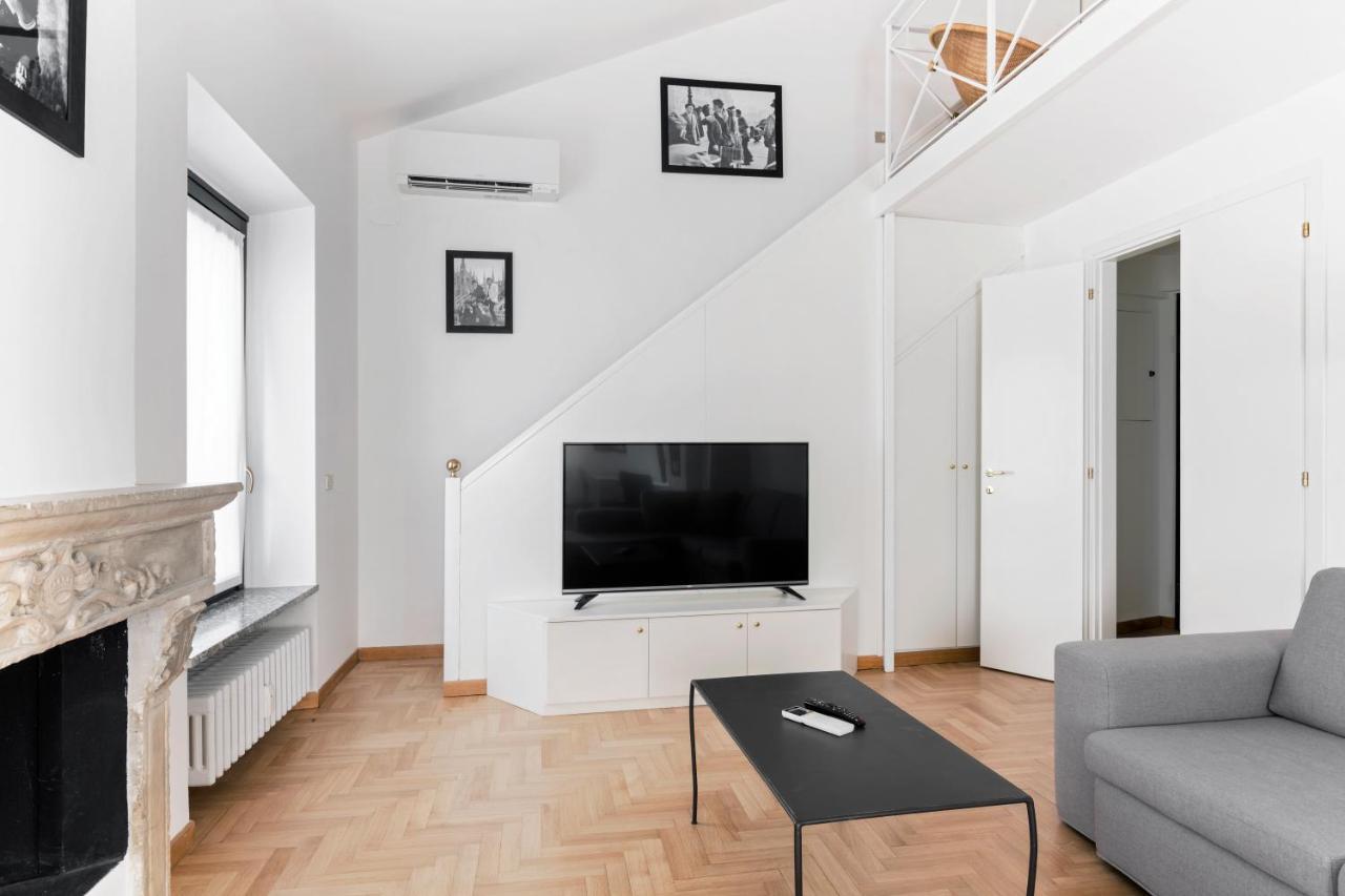 Living Brera, A Unique Experience - Vicolo Fiori Apartment Milan Luaran gambar