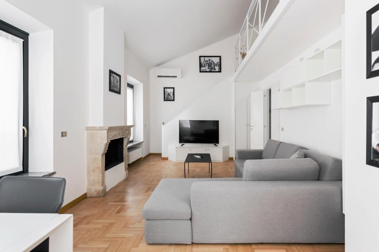 Living Brera, A Unique Experience - Vicolo Fiori Apartment Milan Luaran gambar